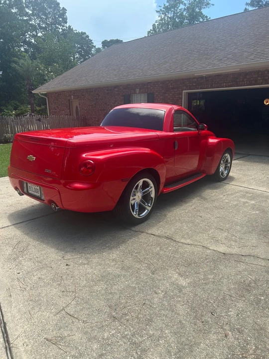 2005 Chevrolet SSR - Image 3 of 10
