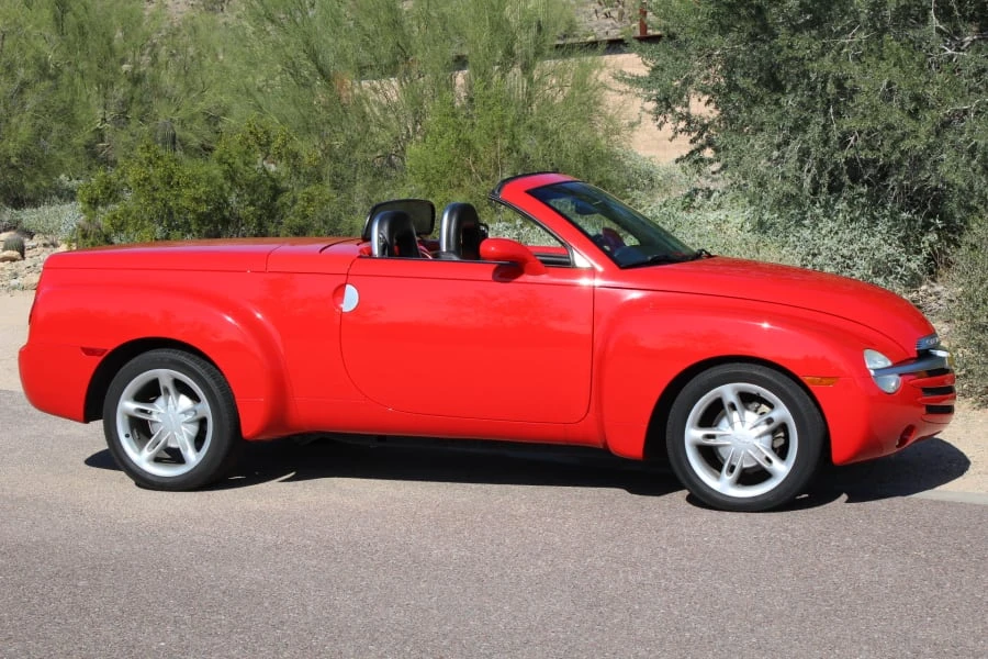 2005 Chevrolet SSR - Image 2 of 12