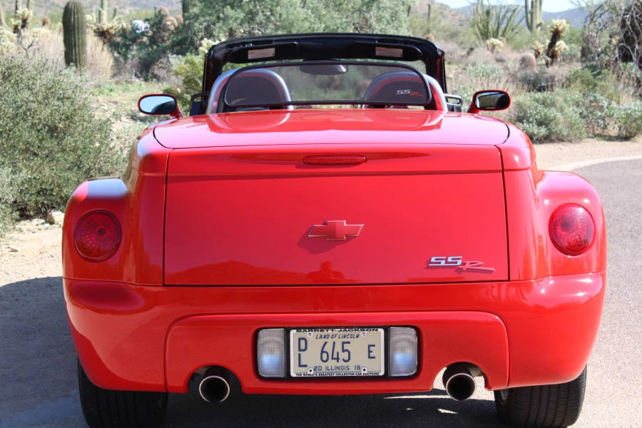 2005 Chevrolet SSR - Image 10 of 12
