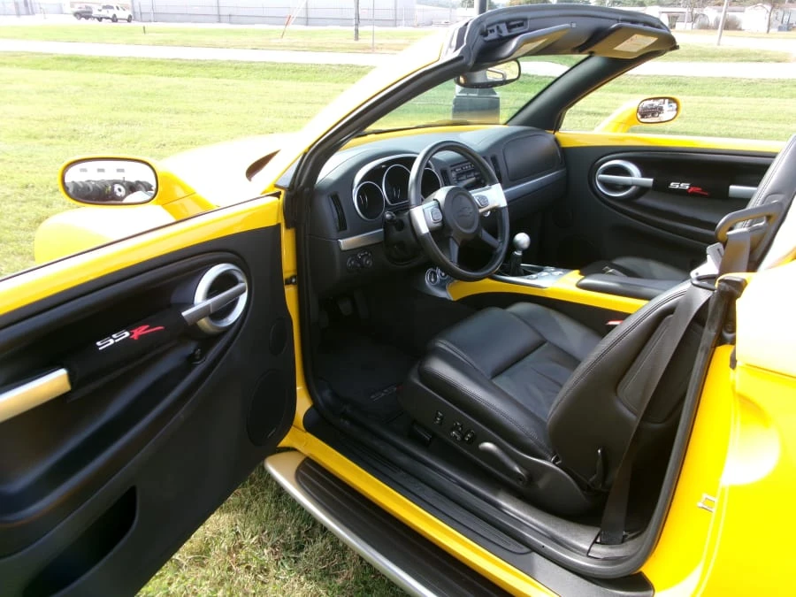 2005 Chevrolet SSR - Image 9 of 15