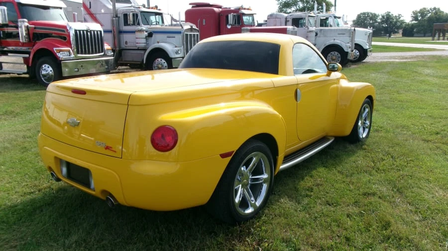 2005 Chevrolet SSR - Image 3 of 15