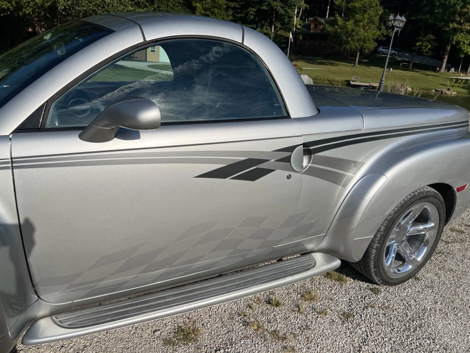 2005 Chevrolet SSR - Image 5 of 16