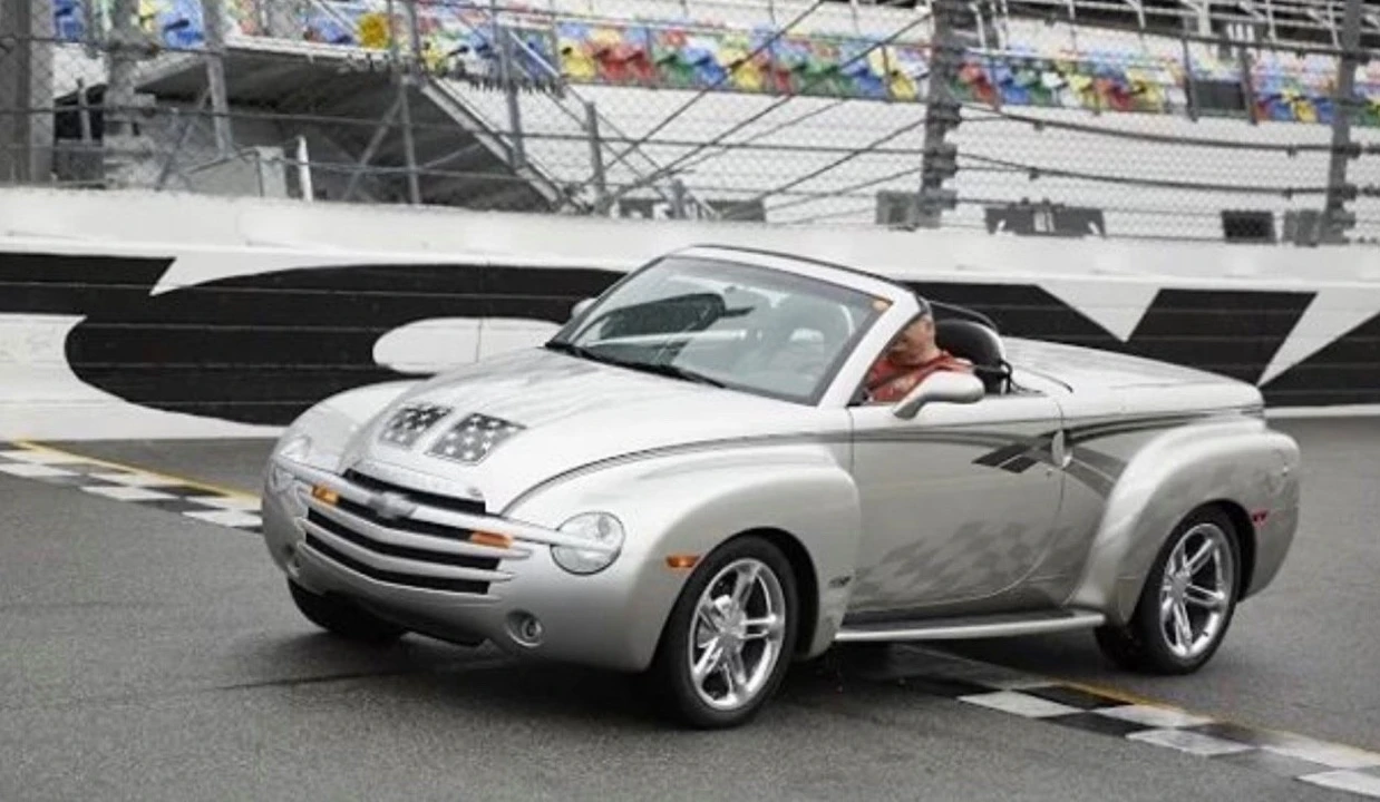 2005 Chevrolet SSR - Image 12 of 16