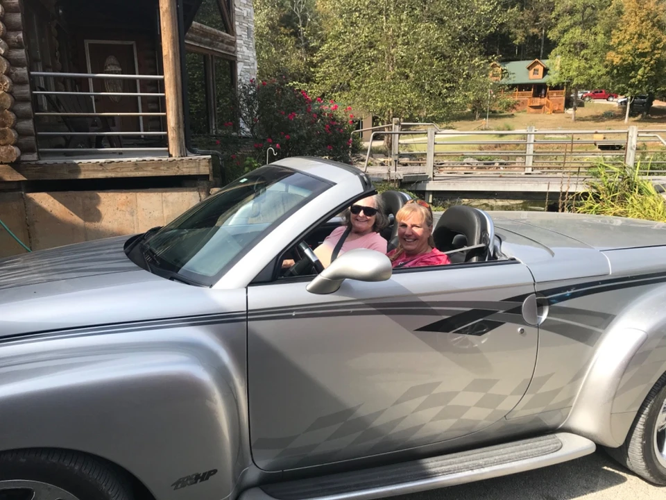 2005 Chevrolet SSR - Image 10 of 16