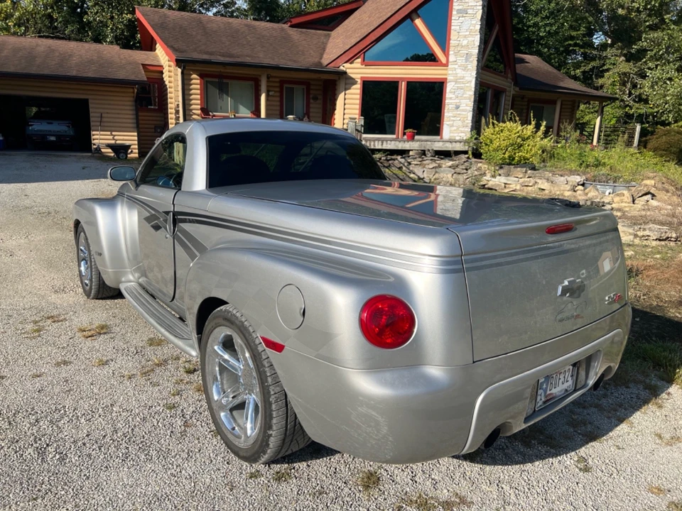 2005 Chevrolet SSR - Image 4 of 16