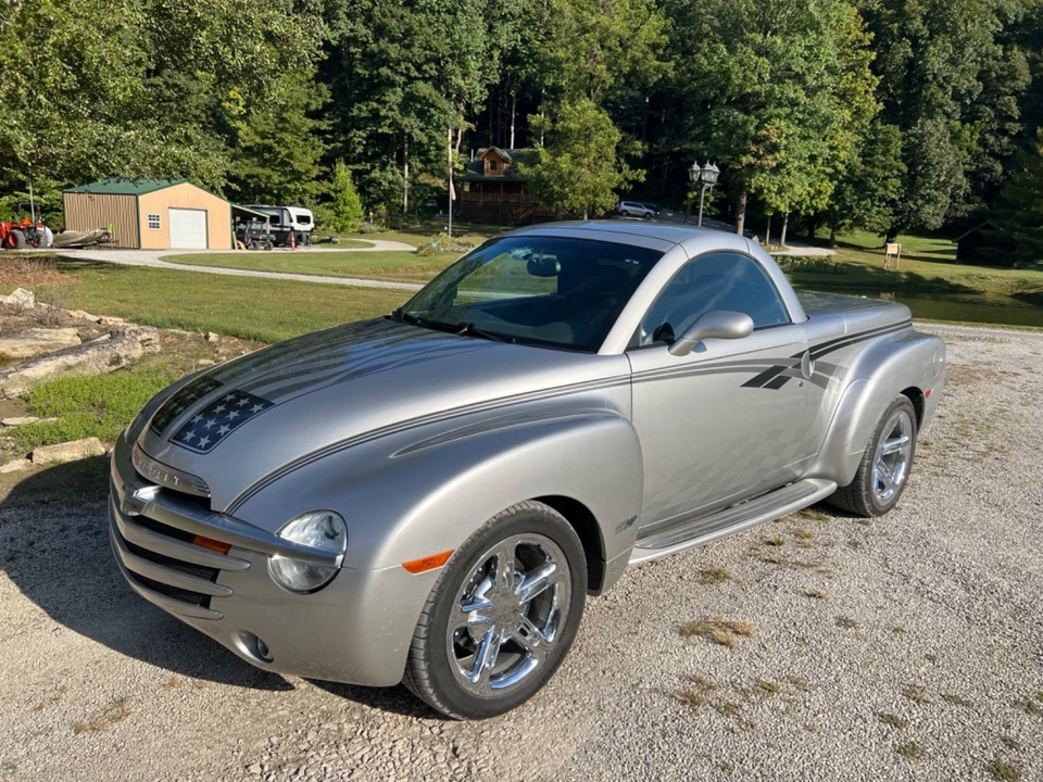 2005 Chevrolet SSR - Image 3 of 16