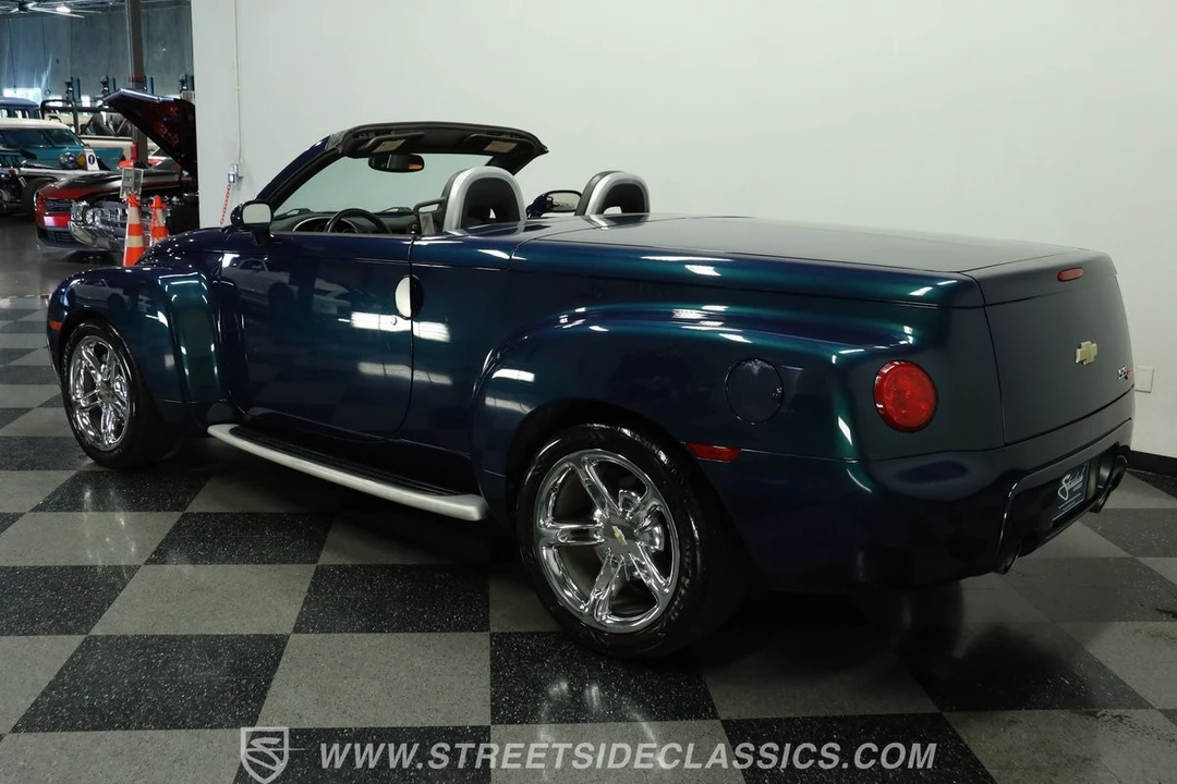 2005 Chevrolet SSR - Image 6 of 12