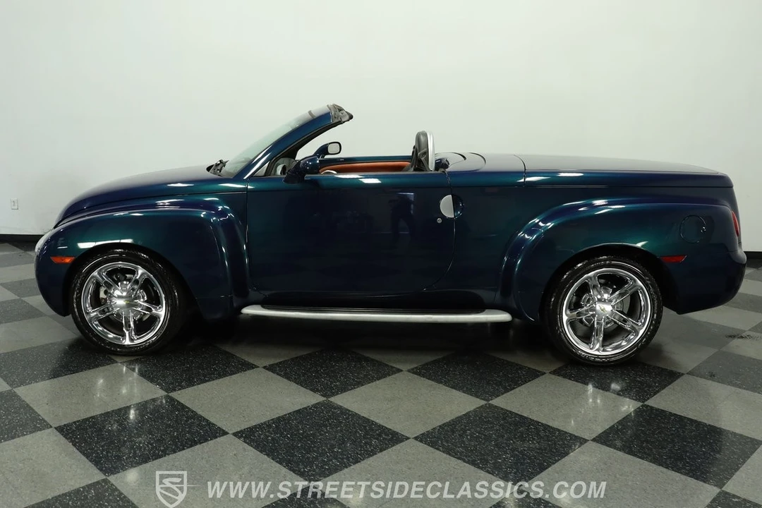 2005 Chevrolet SSR - Image 2 of 12