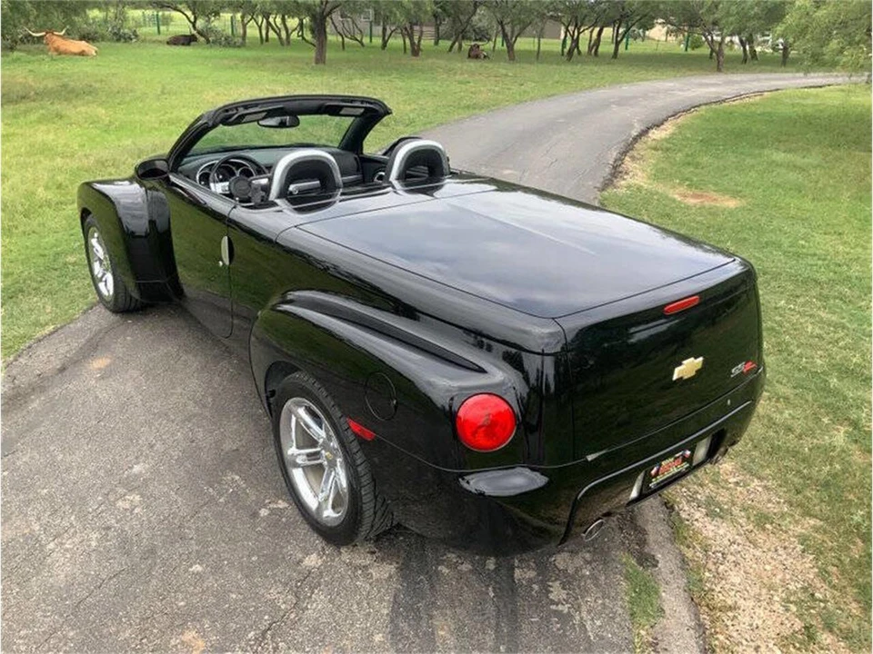 2005 Chevrolet SSR - Image 3 of 31