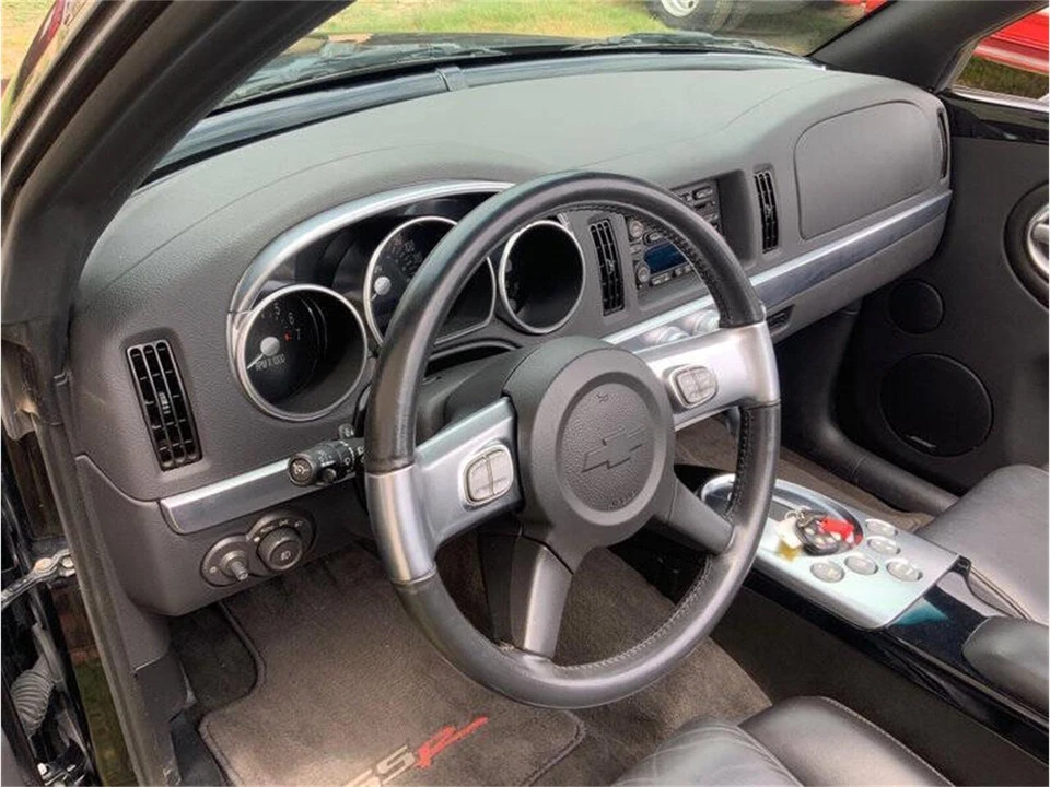 2005 Chevrolet SSR - Image 19 of 31