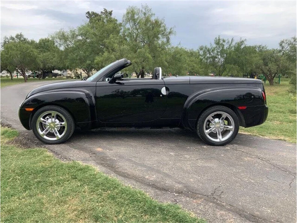 2005 Chevrolet SSR - Image 14 of 31