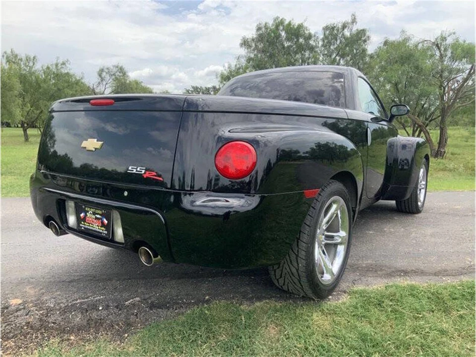 2005 Chevrolet SSR - Image 5 of 31