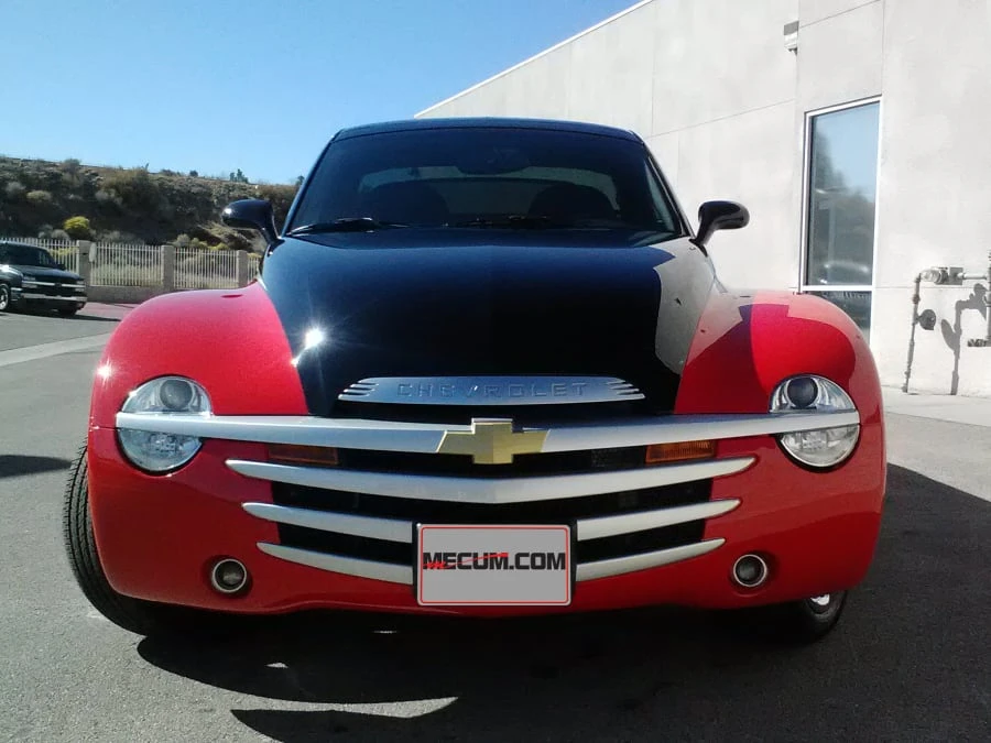 2005 Chevrolet SSR - Image 2 of 3
