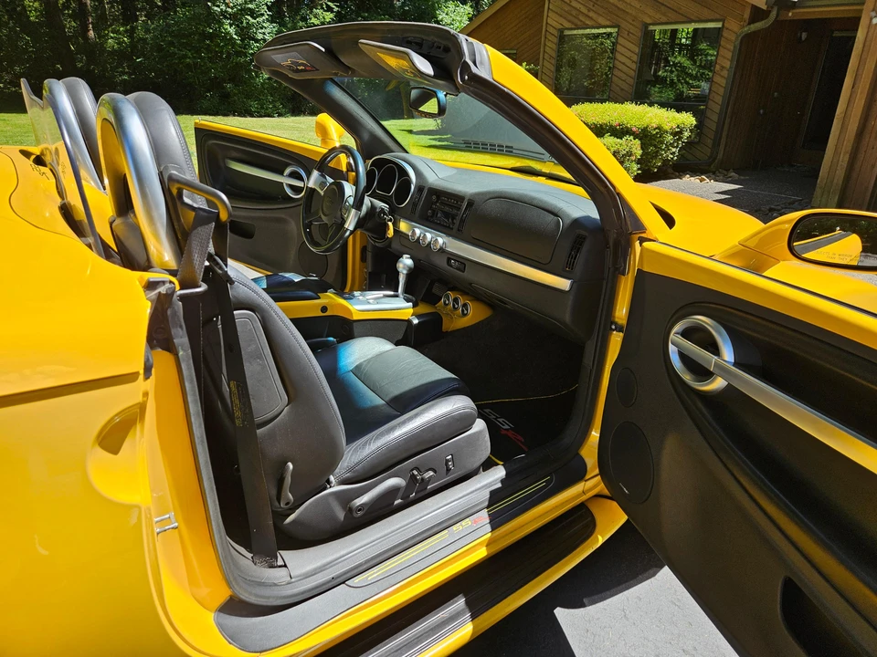 2005 Chevrolet SSR - Image 28 of 31