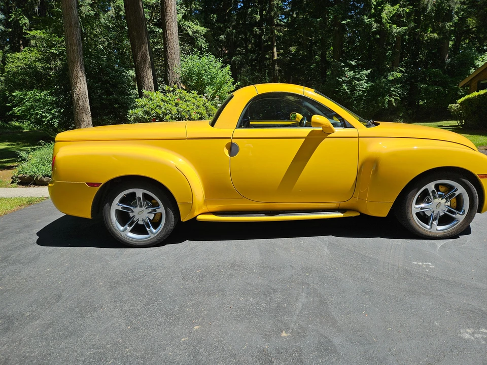 2005 Chevrolet SSR - Image 9 of 31