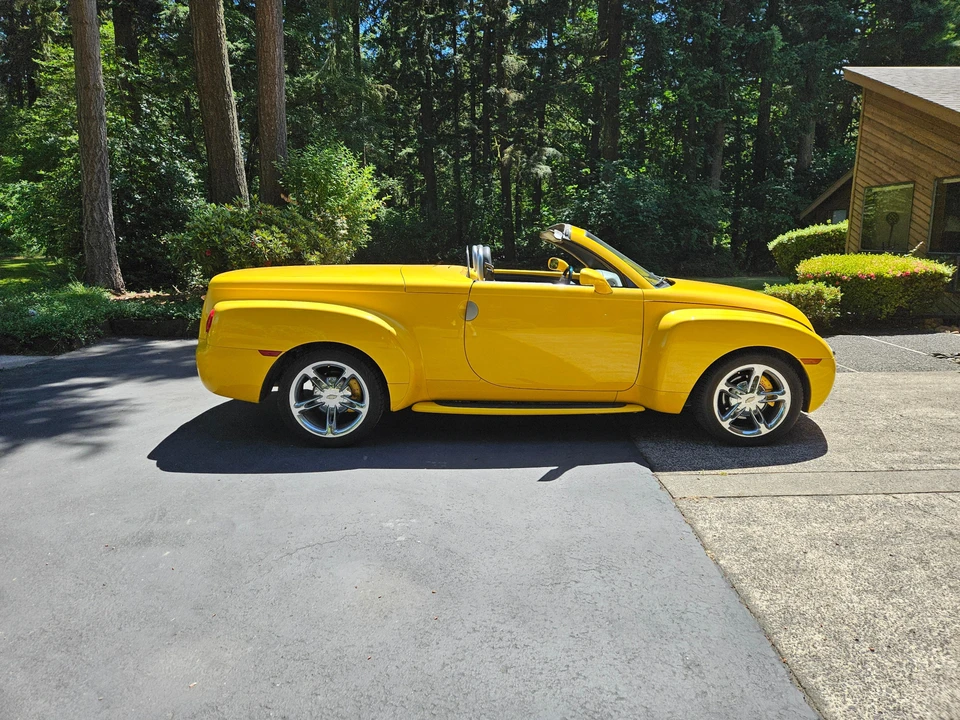 2005 Chevrolet SSR - Image 12 of 31