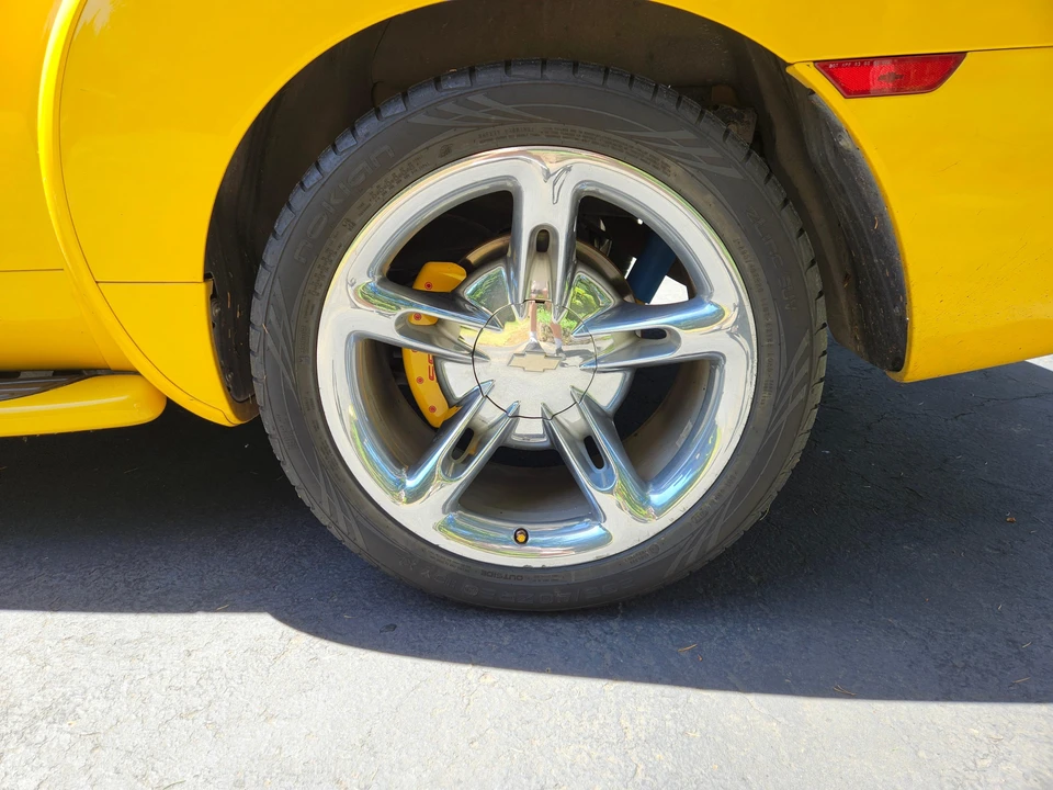 2005 Chevrolet SSR - Image 16 of 31