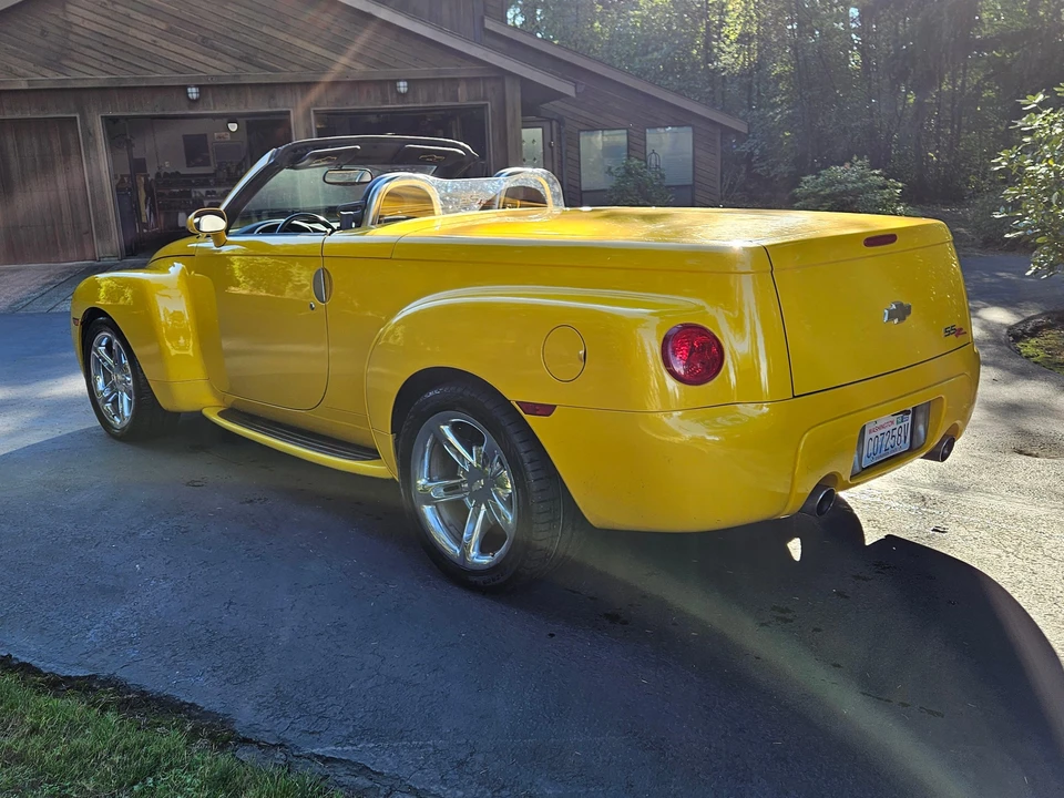 2005 Chevrolet SSR - Image 10 of 31