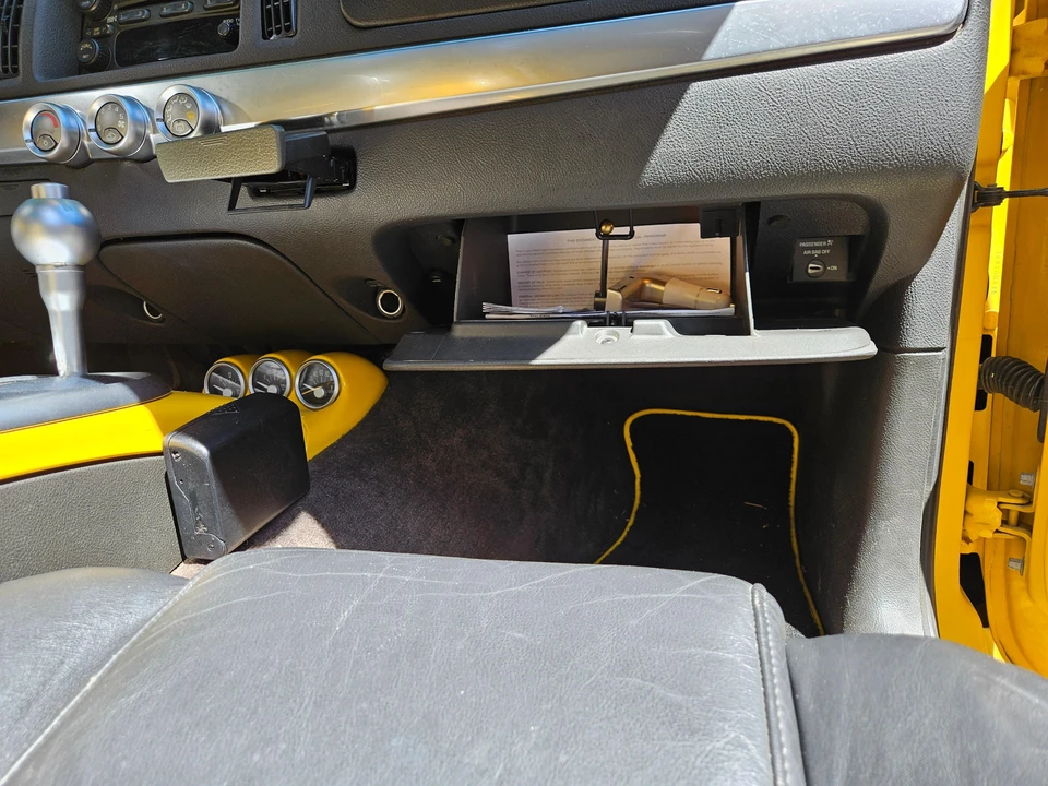 2005 Chevrolet SSR - Image 27 of 31
