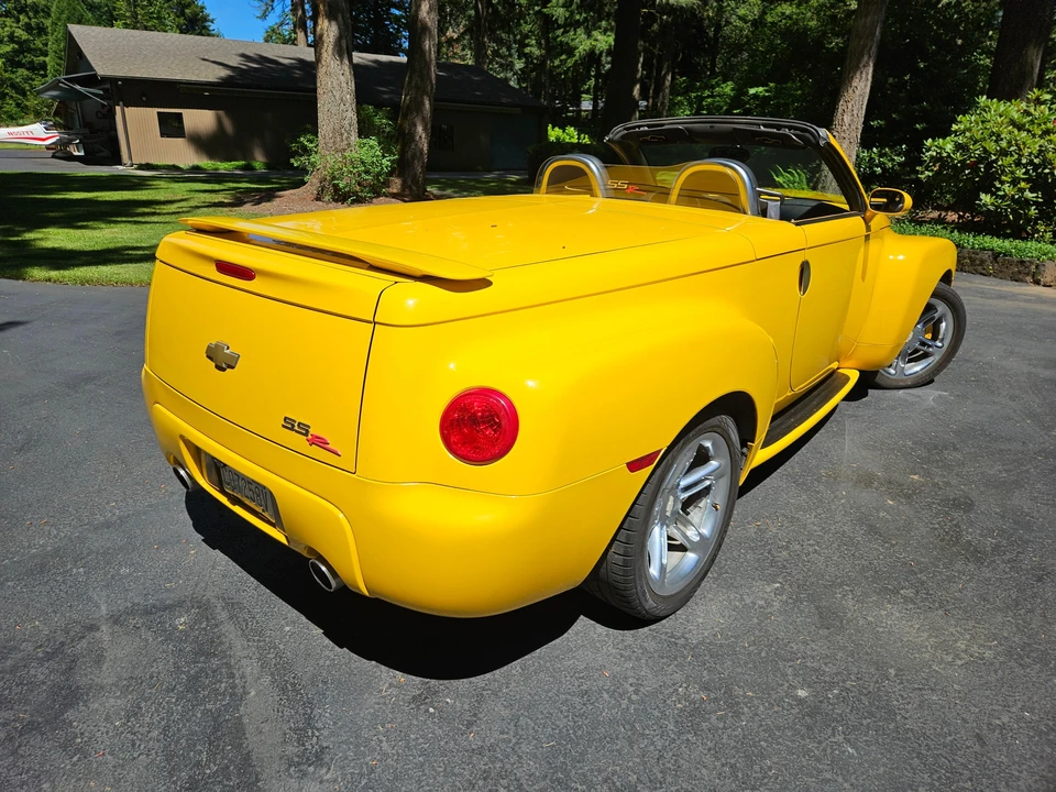 2005 Chevrolet SSR - Image 11 of 31