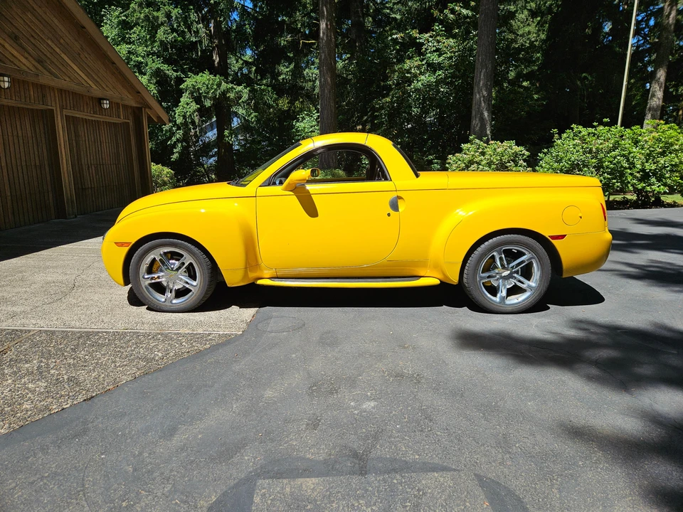 2005 Chevrolet SSR - Image 7 of 31