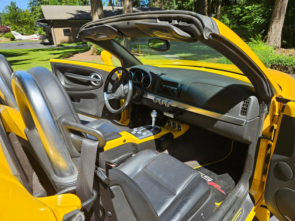 2005 Chevrolet SSR - Image 25 of 31