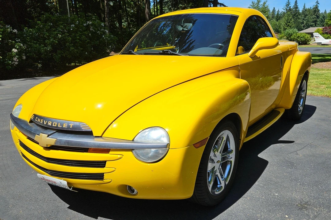 2005 Chevrolet SSR - Image 2 of 31
