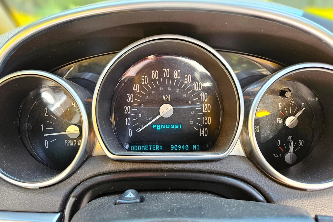 2005 Chevrolet SSR - Image 22 of 31