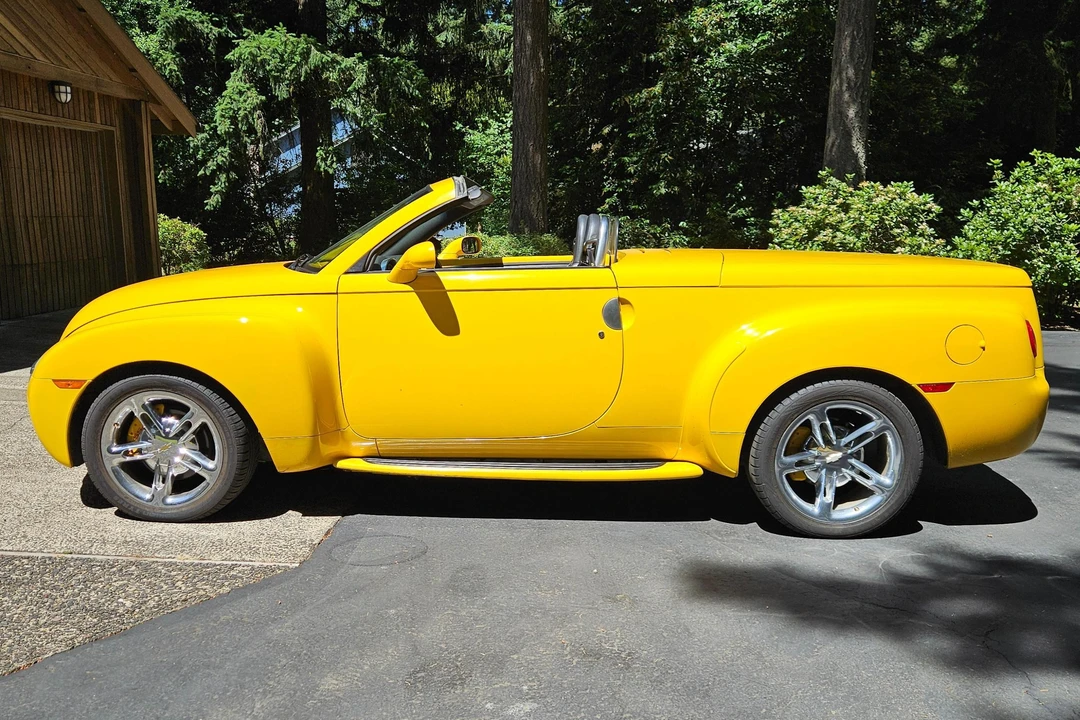 2005 Chevrolet SSR - Image 3 of 31
