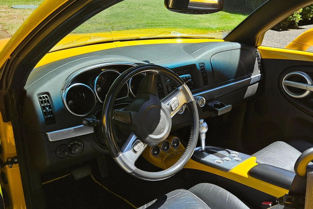 2005 Chevrolet SSR - Image 19 of 31