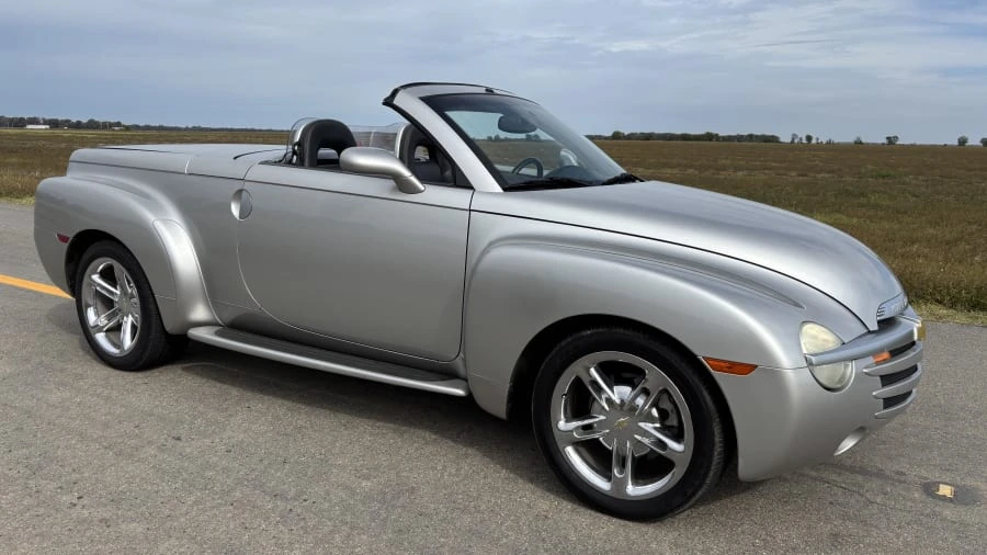 2005 Chevrolet SSR - Image 4 of 8