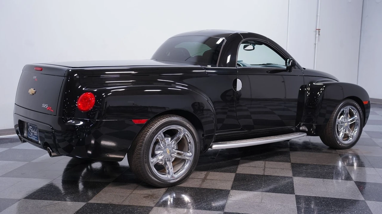 2005 Chevrolet SSR - Image 12 of 12