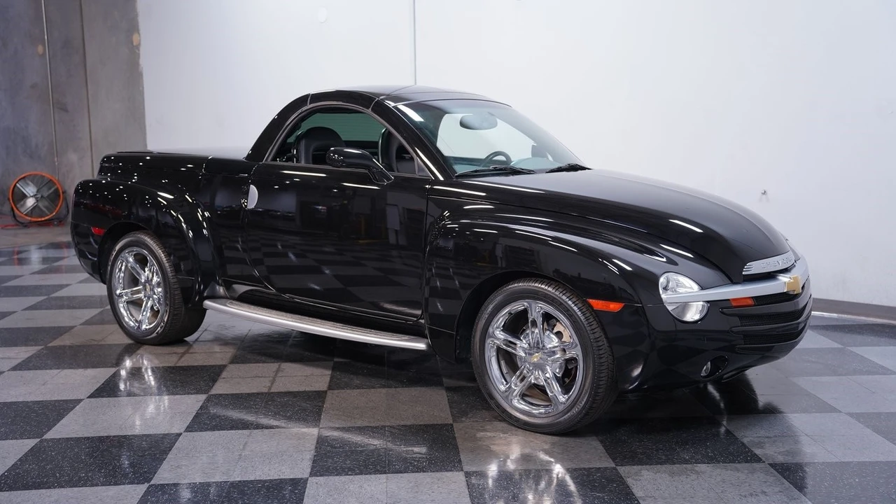2005 Chevrolet SSR - Image 15 of 21