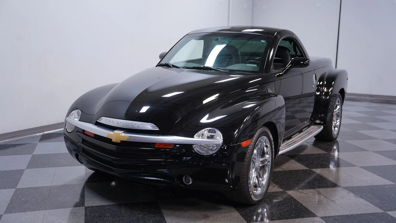 2005 Chevrolet SSR - Image 18 of 21