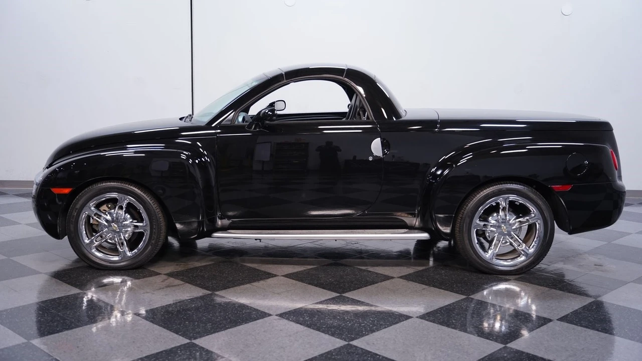 2005 Chevrolet SSR - Image 3 of 21