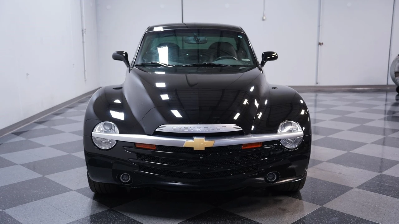 2005 Chevrolet SSR - Image 17 of 21