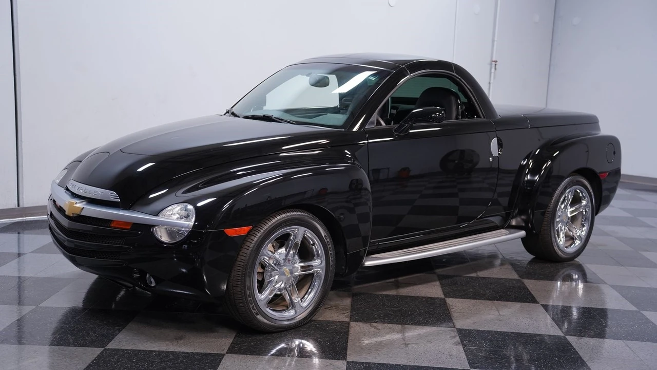 2005 Chevrolet SSR - Image 7 of 21
