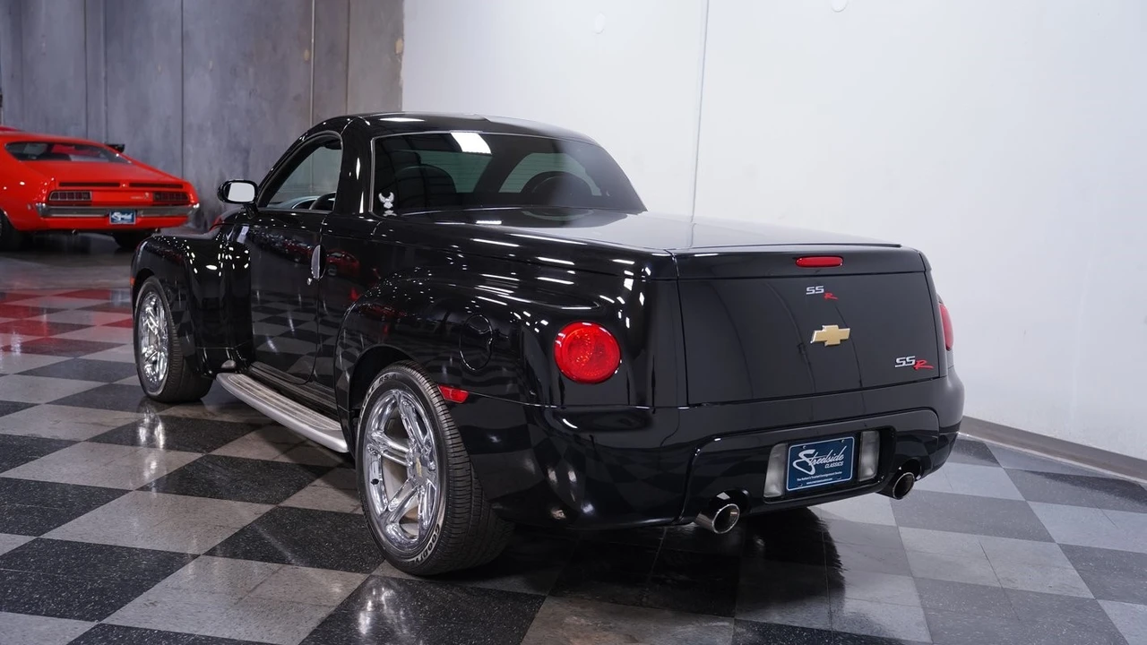 2005 Chevrolet SSR - Image 9 of 21