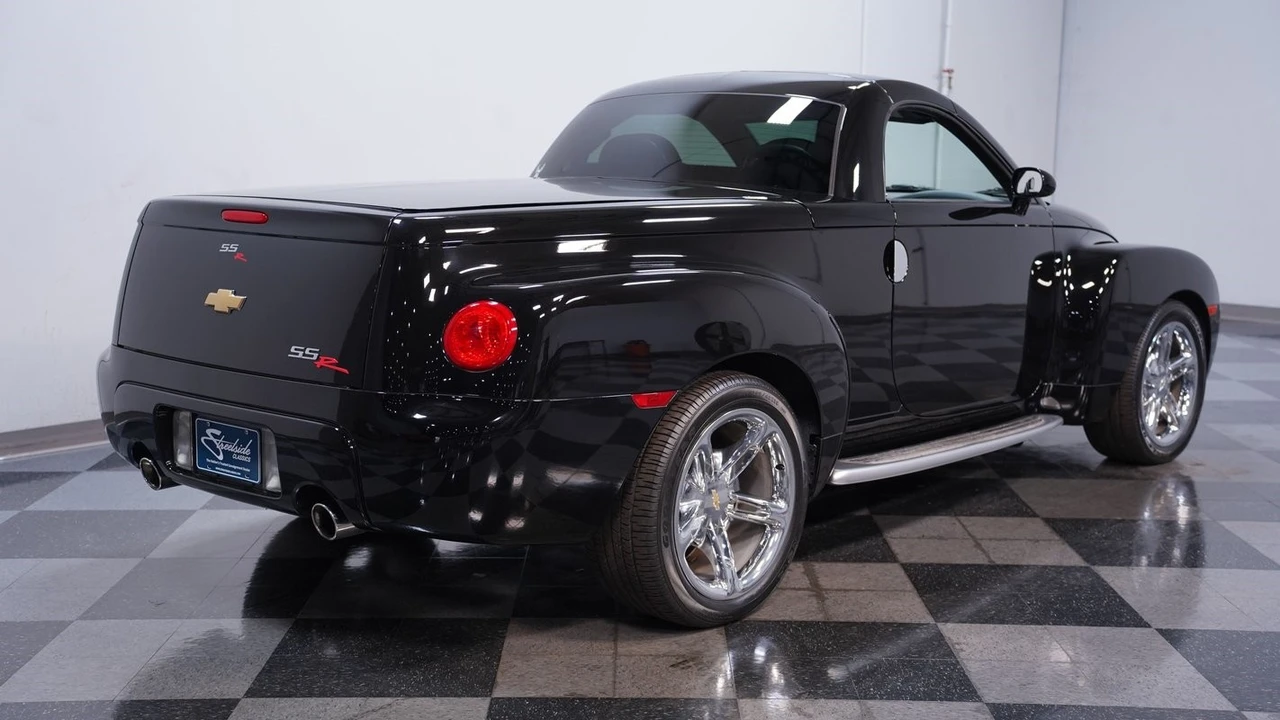2005 Chevrolet SSR - Image 12 of 21