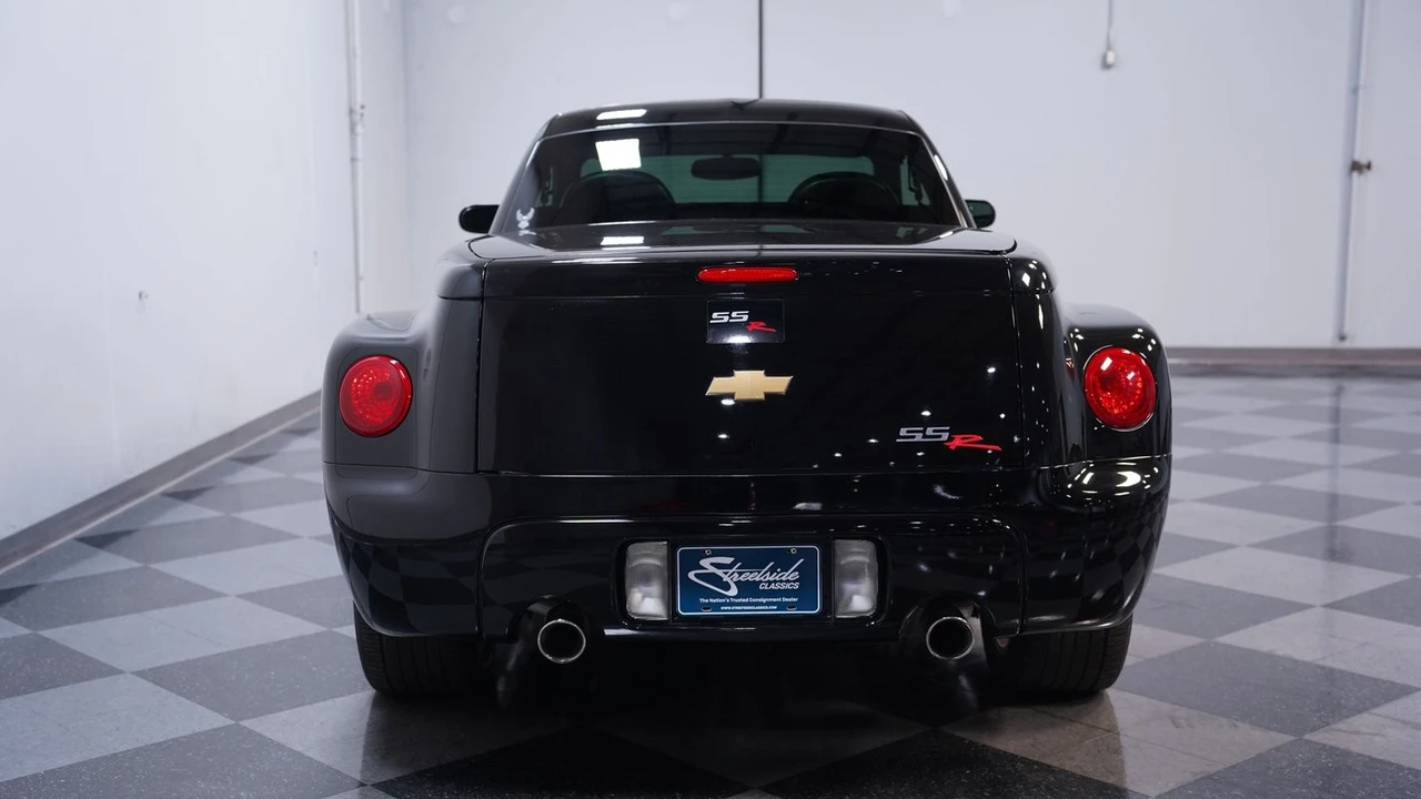 2005 Chevrolet SSR - Image 9 of 12