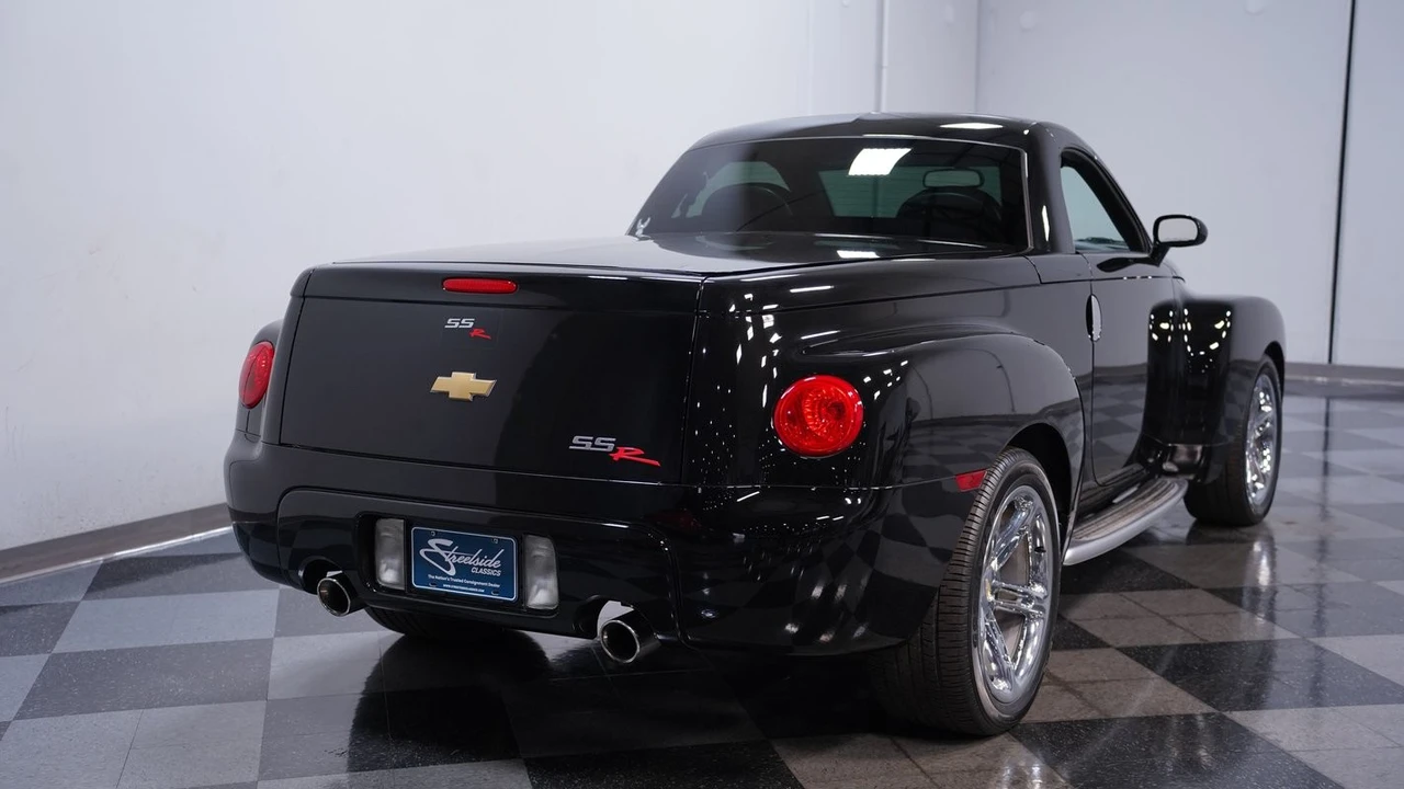 2005 Chevrolet SSR - Image 10 of 12