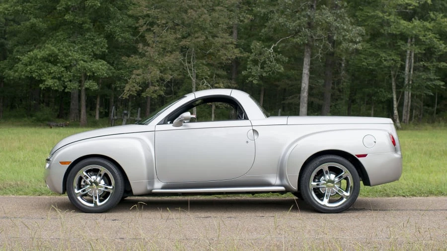 2005 Chevrolet SSR - Image 2 of 12