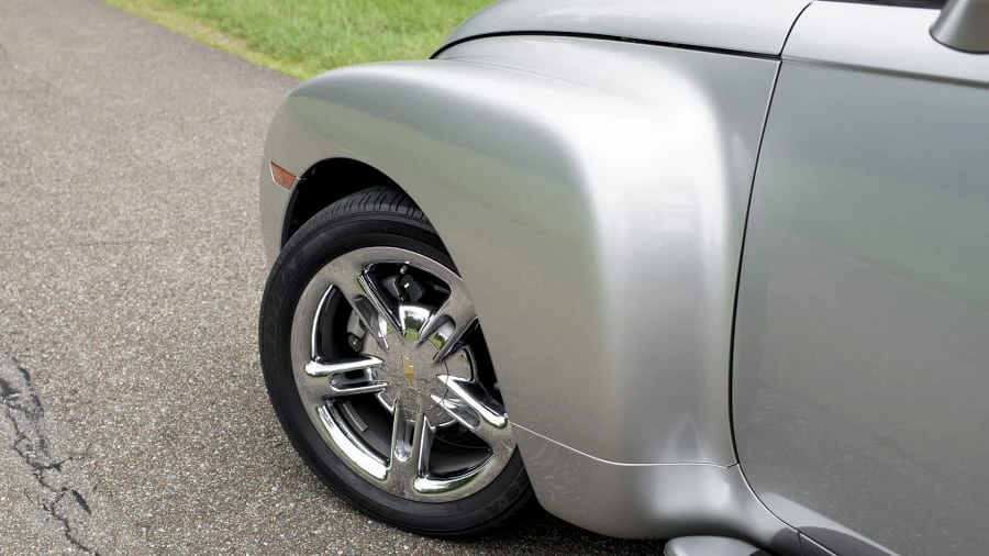 2005 Chevrolet SSR - Image 10 of 12