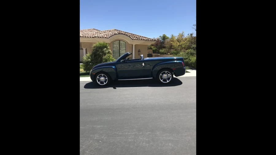 2005 Chevrolet SSR - Image 2 of 10