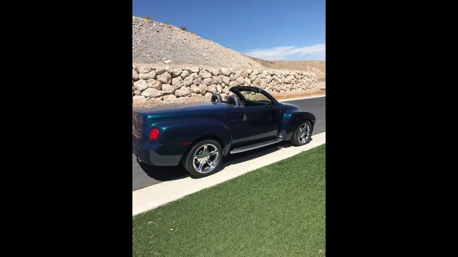 2005 Chevrolet SSR - Image 3 of 10