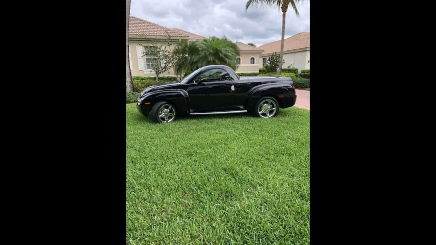 2005 Chevrolet SSR - Image 2 of 9