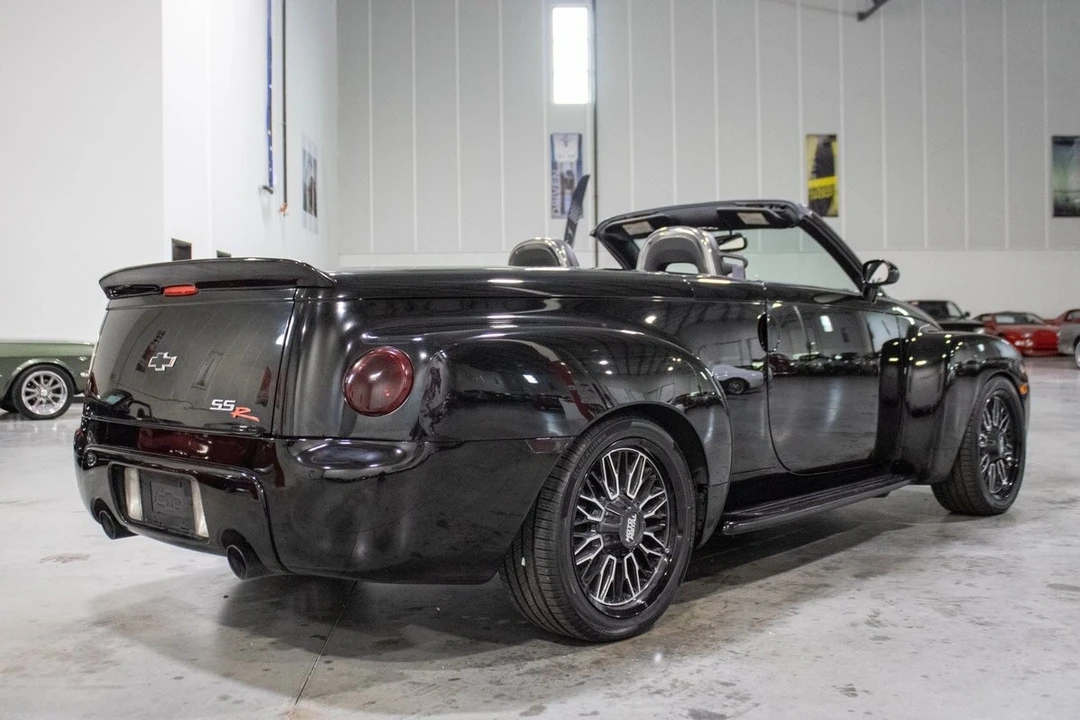 2005 Chevrolet SSR - Image 6 of 12