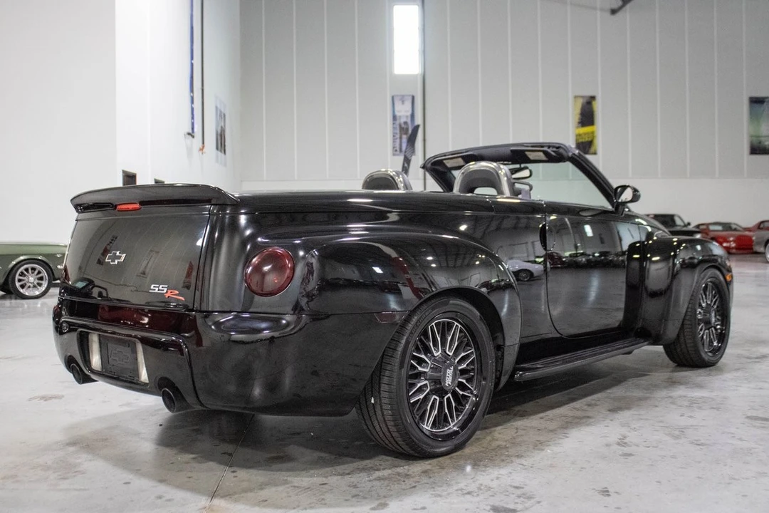 2005 Chevrolet SSR - Image 6 of 12