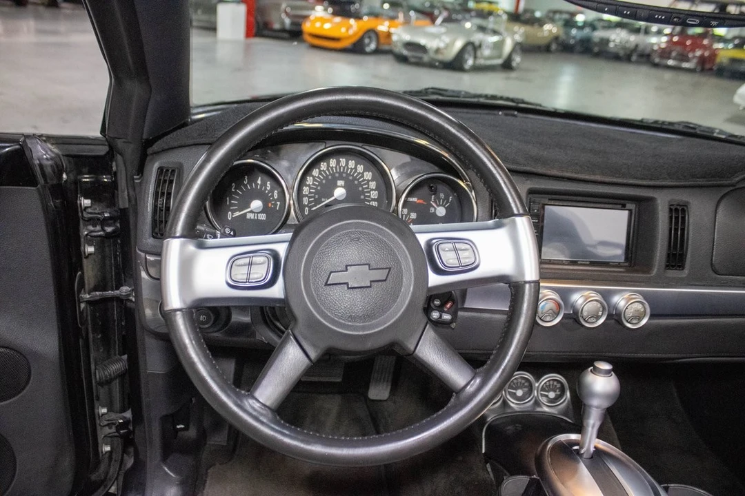2005 Chevrolet SSR - Image 10 of 12