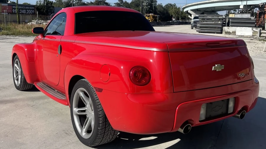 2005 Chevrolet SSR - Image 3 of 15